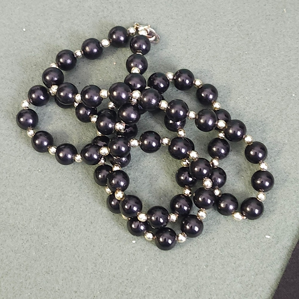 Vintage Black Beaded Necklace Silver Spacers Classic Style Strand - Picture 3 of 3